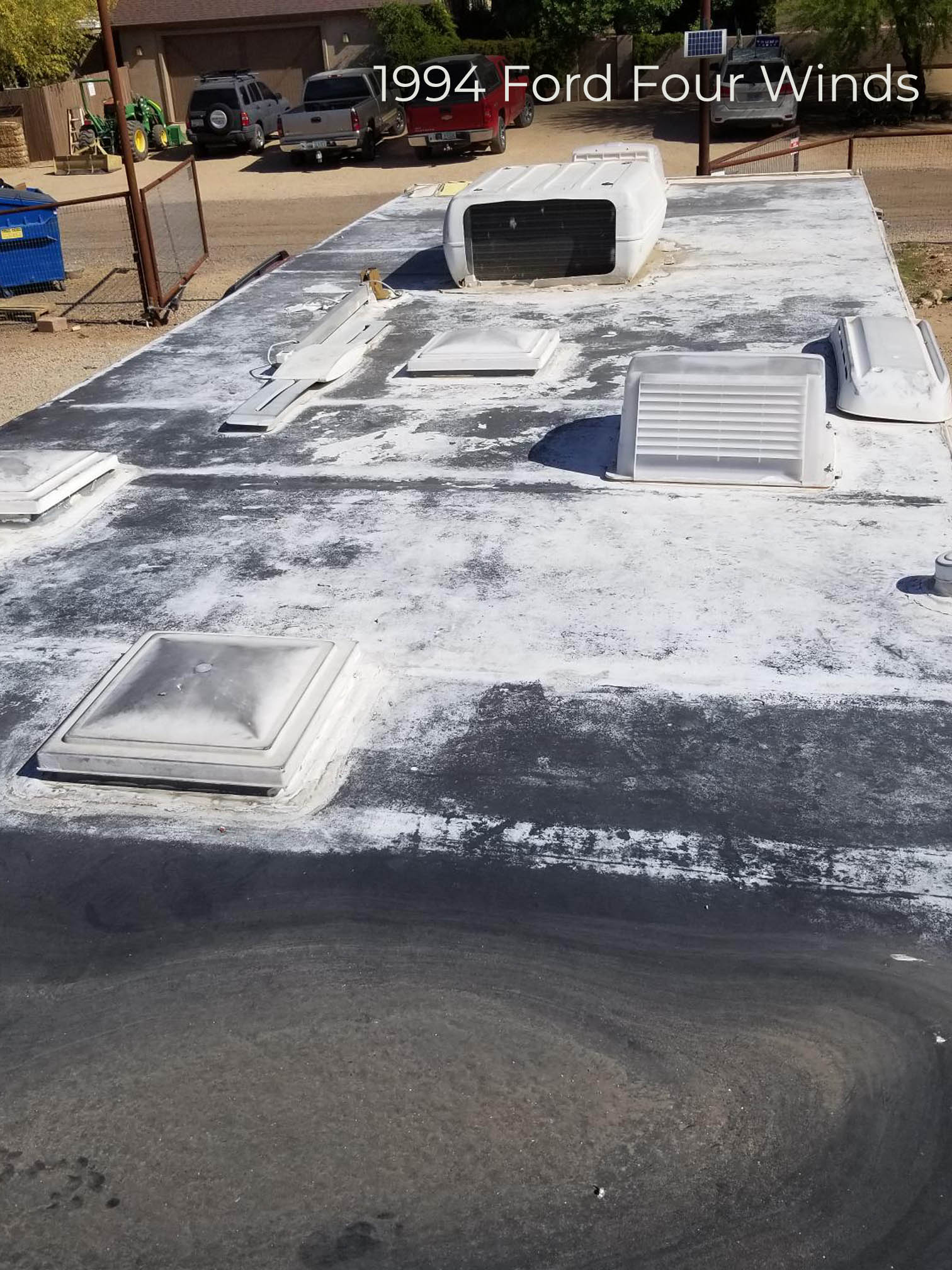 Quartzite Ford Fourwinds RV before roof repair